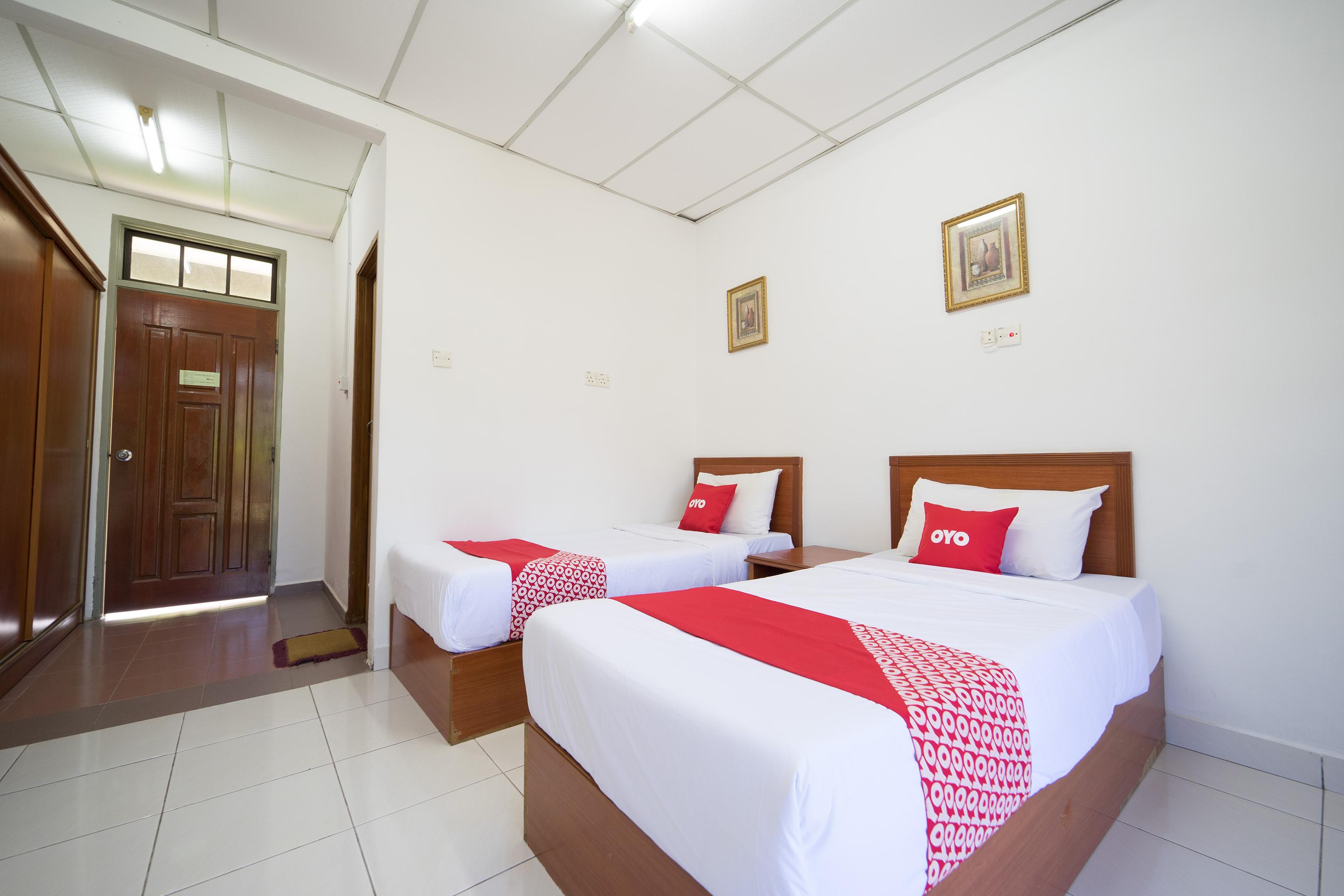 Terap Inn Kampong Raja Экстерьер фото