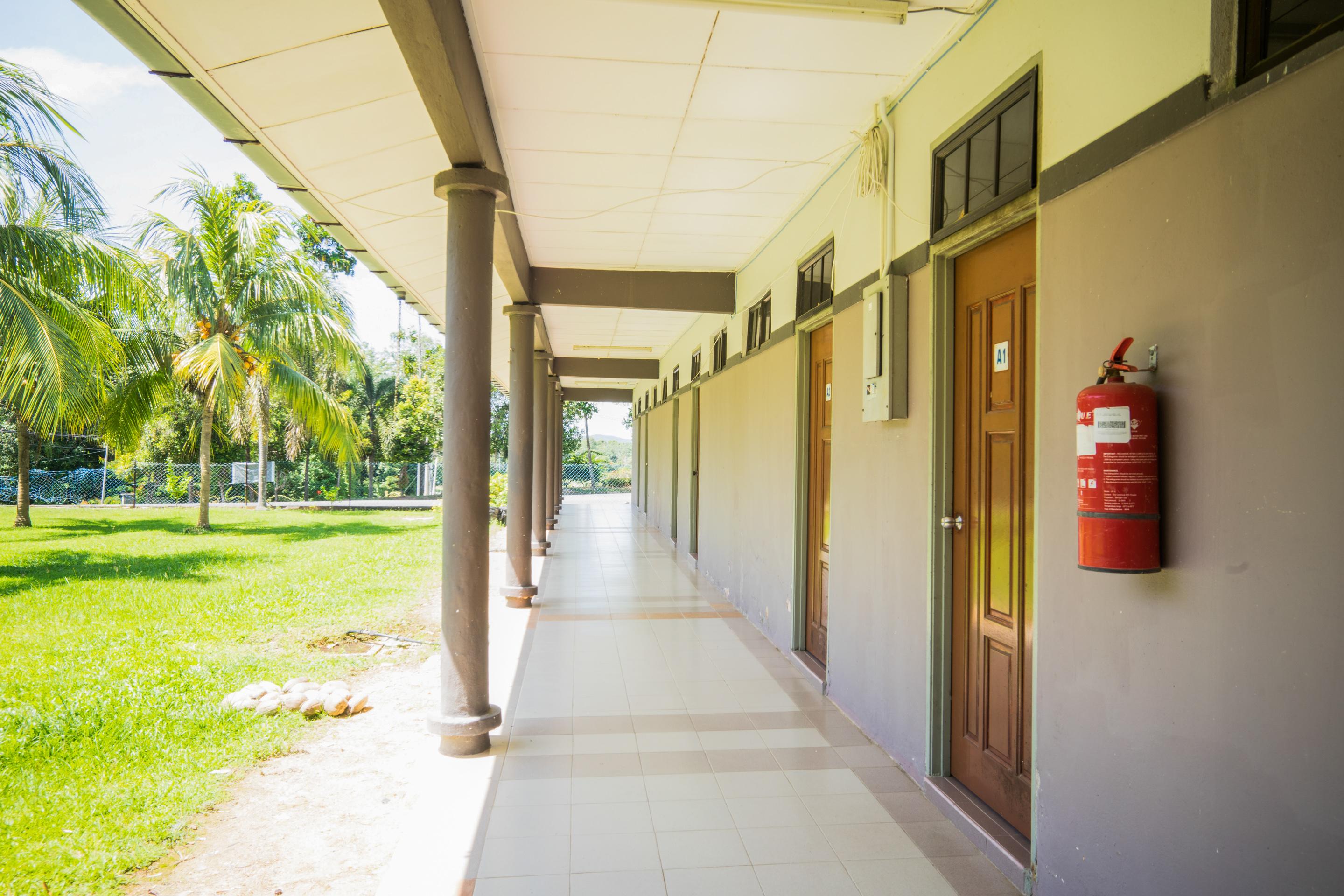 Terap Inn Kampong Raja Экстерьер фото