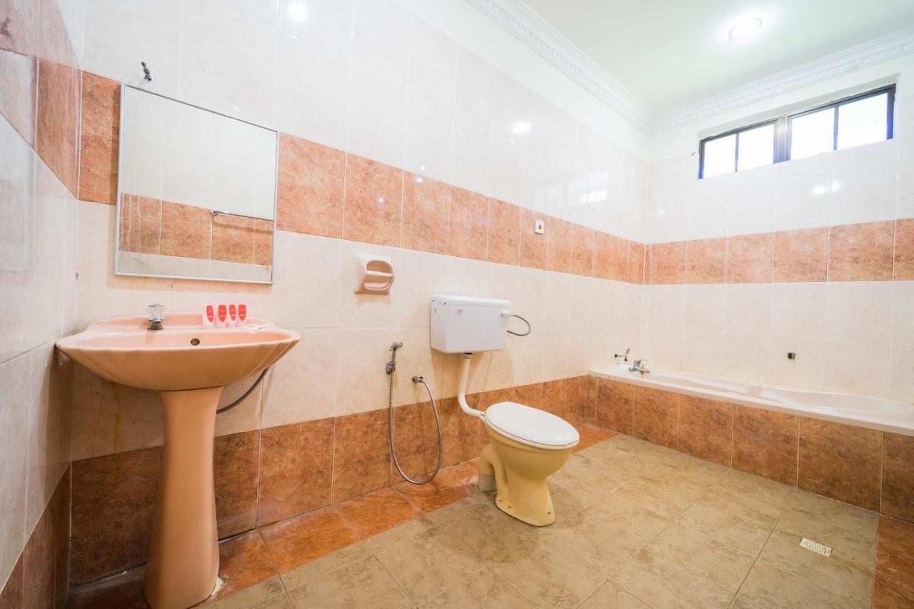 Terap Inn Kampong Raja Экстерьер фото