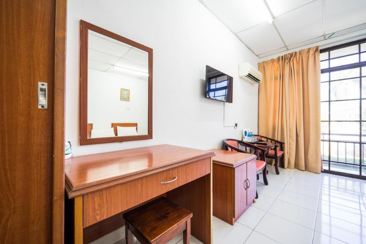 Terap Inn Kampong Raja Экстерьер фото